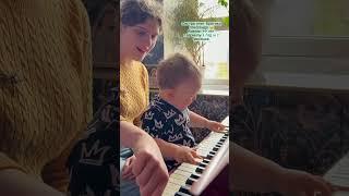 Gavriil's sister teaches him glissando - Сестра Гавриила учит его глиссандо