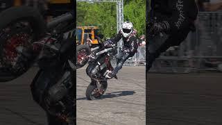 Motard Supermoto Stunts