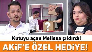 Akif'e sürpriz hediye! Kutuyu açan Melissa çıldırdı!