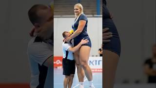 World's tallest female volleyball player in #tallwoman #tallgirlfriend #volleyball #usa