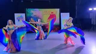 Восточный танец с флагами. Танец живота. Belly dance. Dance with flags