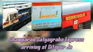 Champaran Satyagraha Express arriving at Sitapur Jn.