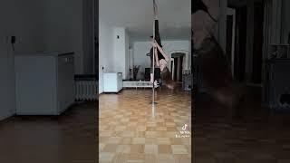 Tiktok: _regiiina #poledance #tiktok