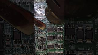 The fastest way to remove SMD components #asmr #electronic #repair #shorts #satisfying