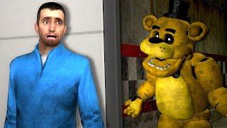 Hiding from GOLDEN FREDDY in the Pizzeria! (Garry's Mod)