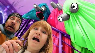 RAiNBOW GHOSTS 2 - SAVE the DOGS!! Adley goes back inside the Portal House! New Doors & Hide n Seek