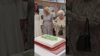 Queen Elizabeth opted to use a ceremonial sword to cut a cake as it was “more unusual” than a knife.