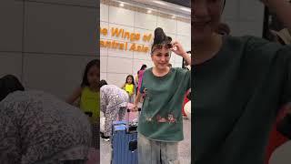 unbelievable girl left her phone in plane #shortsvideo
