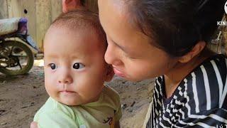 A 17-year-old single mother works to earn money to support her children ||Lý Tiểu Cú