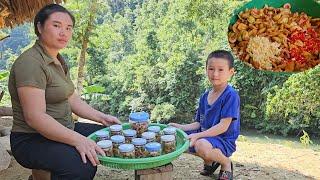 The deaf and mute boy dug the foundation to prepare to build a new house.