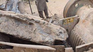 "Big Rock Crusher Machine: A Giant in Action"Big Rock Crushing: A Powerful Process"#stonecrusher