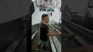 Escalator berhenti tiba tiba || Tragedi di mall@dek paimo