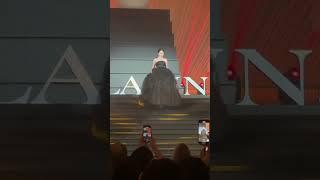 Queen Dilraba walks down the stairs #dilraba #dilireba #dilrabadilmurat #youaremyglory  #迪丽热巴