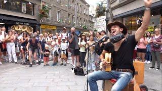 Bella ciao - Street acoustic cover 2022 - Crowd singing