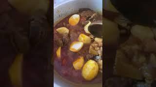 MIAH’S  LIFE IN THE UK   is live cooking delicious lamb curry
