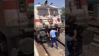 train side buffer Kya Hota Hai? #train #railway #indianrailways #facts #indiarail #indianrail