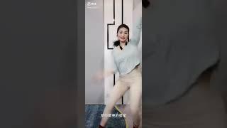 青青世界广场舞大秀性感翘臀