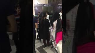 Emporium mall me Is larki ki bygarti deko