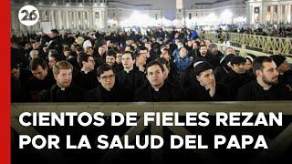  VATICANO | Cientos de fieles rezan por la salud del Papa Francisco