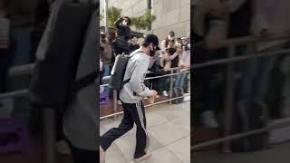 taeyong runs like he's late for school
