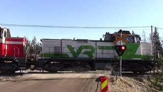 VR T 3534 passed SKOGBY SEISAKE (km 184+739) level crossing @ Raasepori, Finland