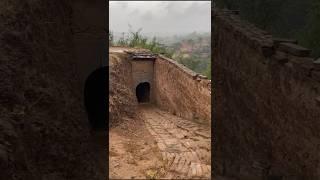 Who lives in this cave