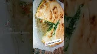 FOCACCIA IN PADELLA CON CICORIA SALSICCIA E SCAMORZA