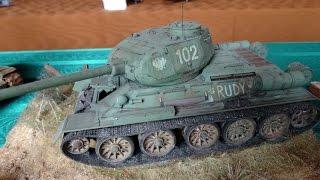 Kultowy czołg T-34/85 Rudy 102 - model z filmu "Czterej Pancerni i Pies" w skali 1:35