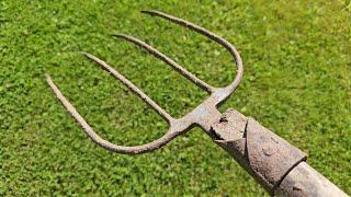 Never throw away an old pitchfork. Brilliant idea.