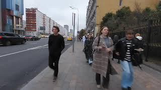 A walk in October along Oktyabrskaya Street in Moscow