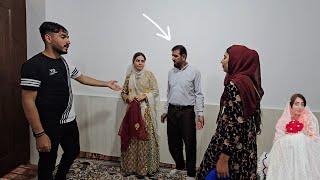 Ruhollah and his third wife travel to Zahra hut to start their marriage and ask Zahra for a divorce