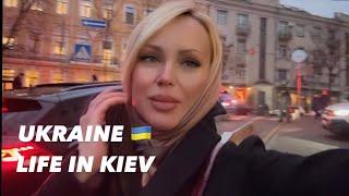 Ukraine  LIFE IN KIEV, March 4, 2025. The Streets of Kiev, Ukraine. Streets Scenes.