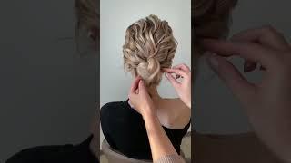 Воздушный пучок на тонких волосах . Как вам ?) #свадебнаяприческа #weddinghair #низкийпучок