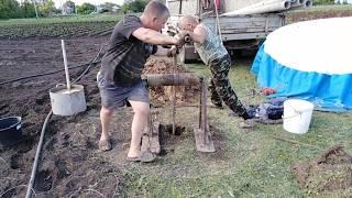 Как бурят скважины для полива. Drilling a well for irrigation.