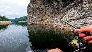 Рыбачим ЩУКУ - прям под скалами!! Красноярское водохранилище