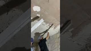Штукатурка потолка. Механизированная штукатурка потолка по маякам