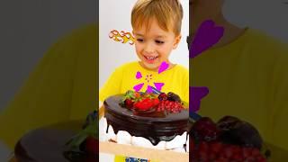 Ники играет с монстром под кроватью