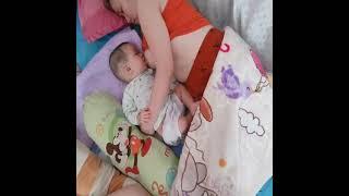 Momy Swdang Menyusui Baby
