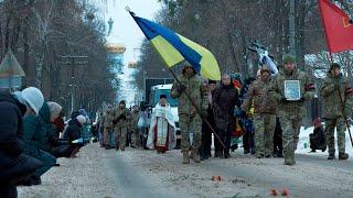 У Лебедині в останню дорогу провели захисника України Олександра КОХАНОВА