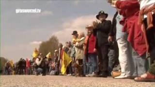 KettenreAktion - Menschenkette von Brunsbüttel bis nach Krümmel - Graswurzel.tv /24.4.10