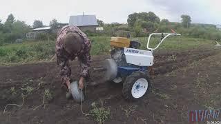 Вспашка засохшей земли на разных грузах Нева МБ23