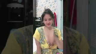 Kalian tahan gaksih liat tante ochi ?