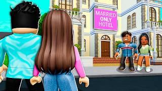 HOTEL Is For MARRIED COUPLES.. They Made Us DIVORCE! (Roblox)