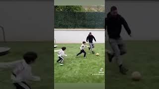 El regate de Leo Messi a su hijo  #shorts #futbol