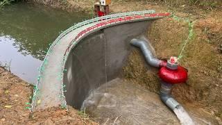 Construction of curved hydroelectric dam with Francis turbine