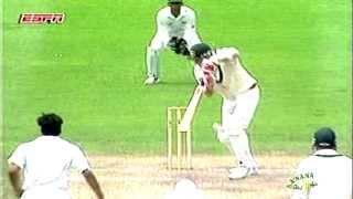 Wasim Akram tearing down Aussies at Sydney