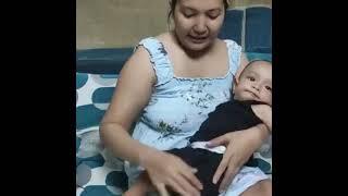 Menyusui bayi ibu muda dengan cinta | Breastfeeding baby young mom with love