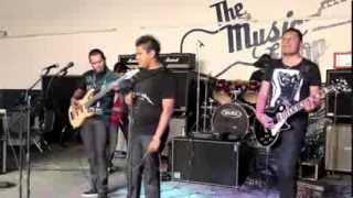1er. aniversario THE MUSIC SHOP (99kg) tocando un cover de Spiders "back"