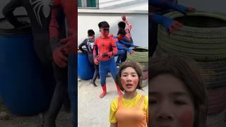 Spiderman playing the squid game is so funny#spiderman #funny #squidgame #squidgame2 #ronaldo