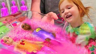 BARBiE SPA MAKEOVER!! Purple Color Reveal Magic! a pretend swimming pool spa inside our house 